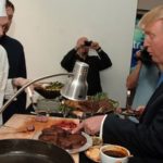 US President Donald Trump bestellt sein Steak durch und mit Ketchup! US President Donald Trump bestellt sein Steak durch und mit Ketchup!